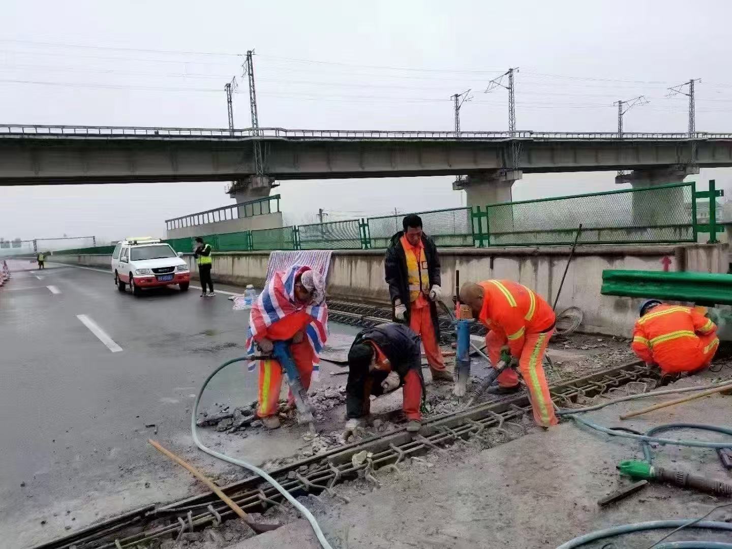 雁塔桥梁伸缩缝抢修料